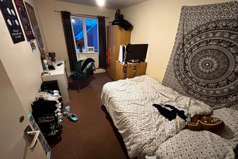 3 bedroom flat to rent, Orchard Lodge, North Hill Road, Leeds LS6