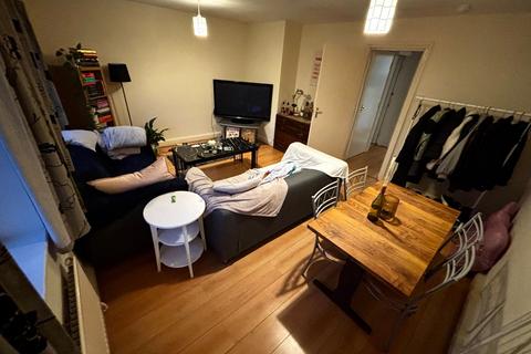 3 bedroom flat to rent, Orchard Lodge, North Hill Road, Leeds LS6