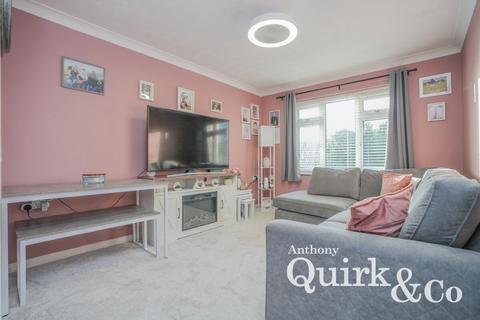 1 bedroom flat for sale, Elsinor Avenue, Canvey Island, SS8