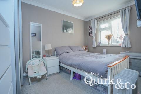 1 bedroom flat for sale, Elsinor Avenue, Canvey Island, SS8