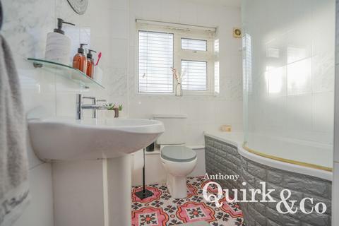 1 bedroom flat for sale, Elsinor Avenue, Canvey Island, SS8