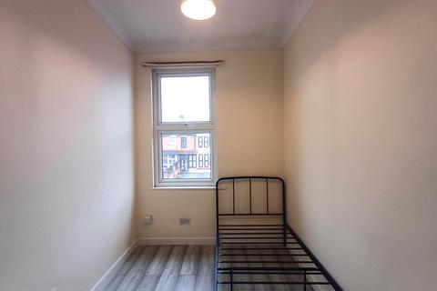 3 bedroom flat to rent, Melbourne Road, Ilford IG1
