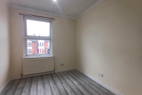 3 bedroom flat to rent, Melbourne Road, Ilford IG1