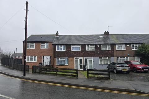 3 bedroom terraced house to rent, Fullwell Avenue, Essex IG5