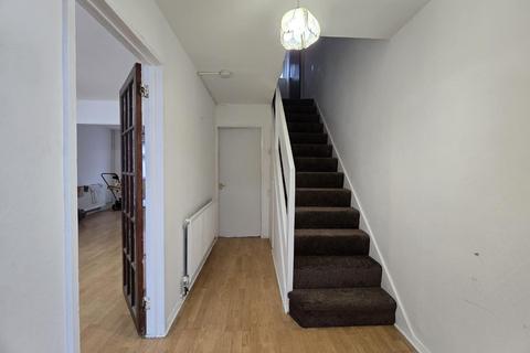 3 bedroom terraced house to rent, Fullwell Avenue, Essex IG5