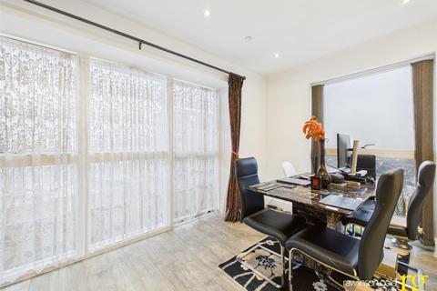 2 bedroom flat for sale, Masters Court, Harrow
