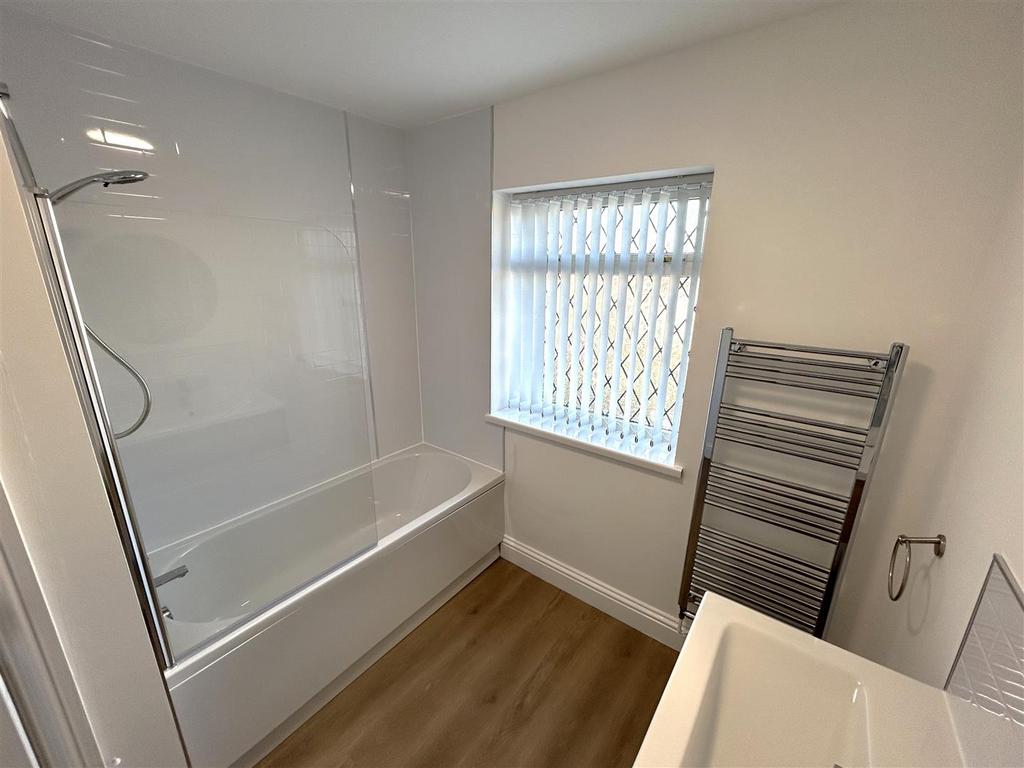 Bathroom 3.JPG