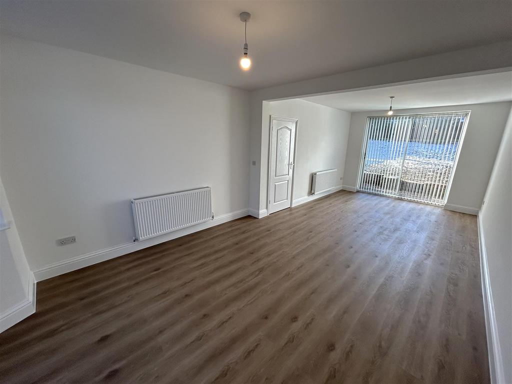 Living room 2.JPG