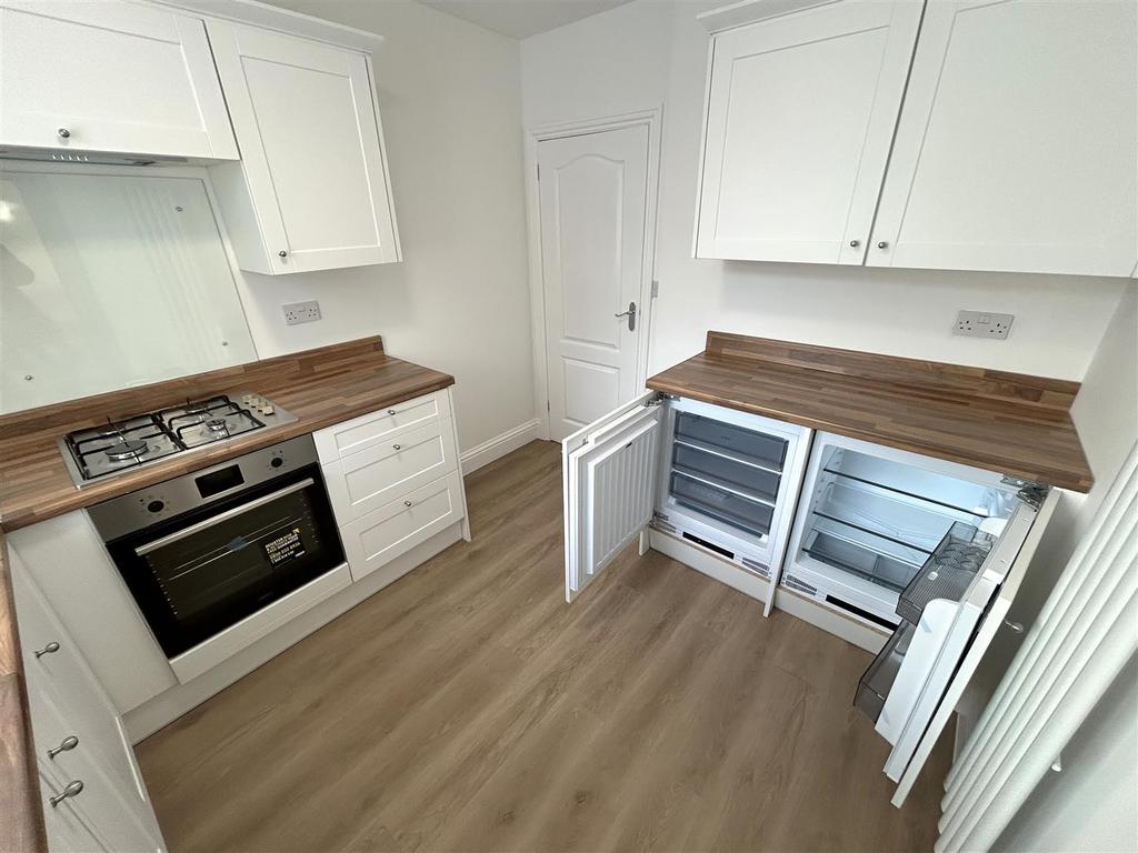 Kitchen with appliances.JPG