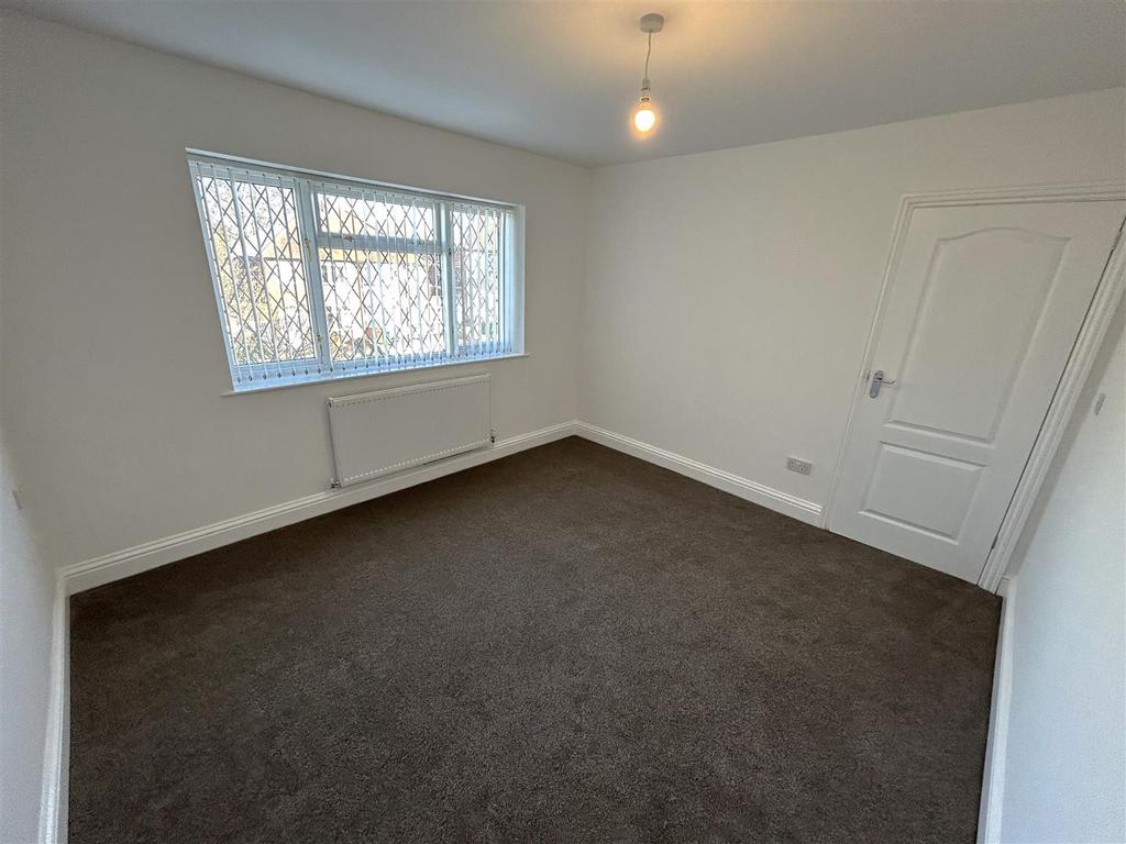 Bedroom 1.JPG