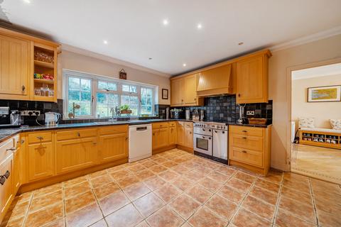 undefined, Basingstoke Road, Alton, Hampshire, GU34