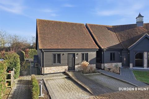 Dennises Lane, South Ockendon, RM15