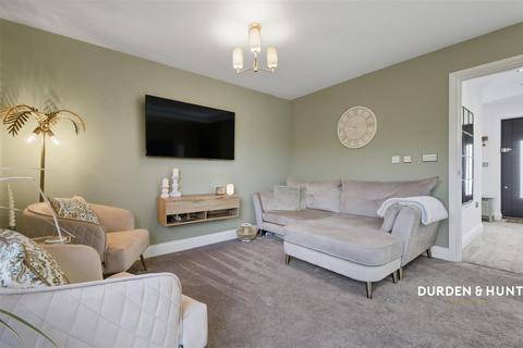 2 bedroom detached house for sale, Dennises Lane, South Ockendon, RM15