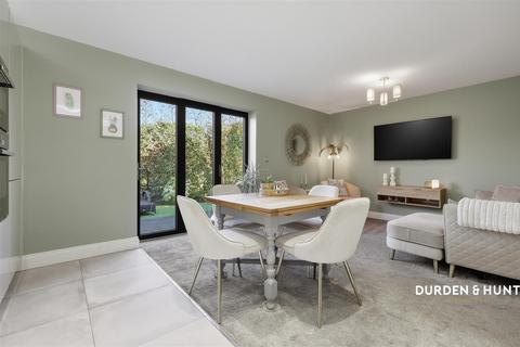 2 bedroom detached house for sale, Dennises Lane, South Ockendon, RM15