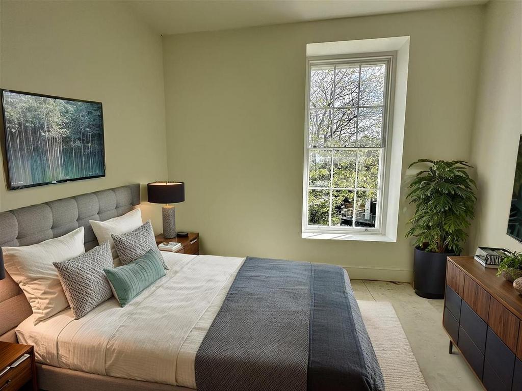 Bedroom 1.jpg