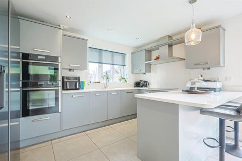 4 bedroom detached house for sale, Mill Road, Chelmsford CM3