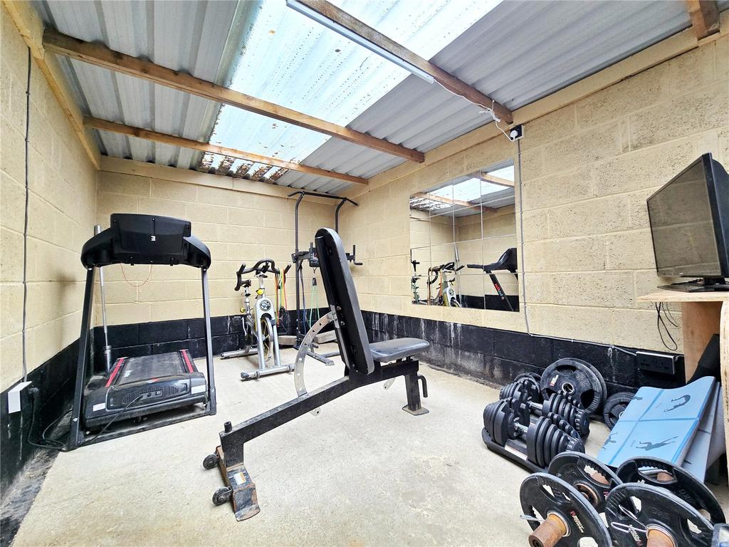 Home Gym With Elec.