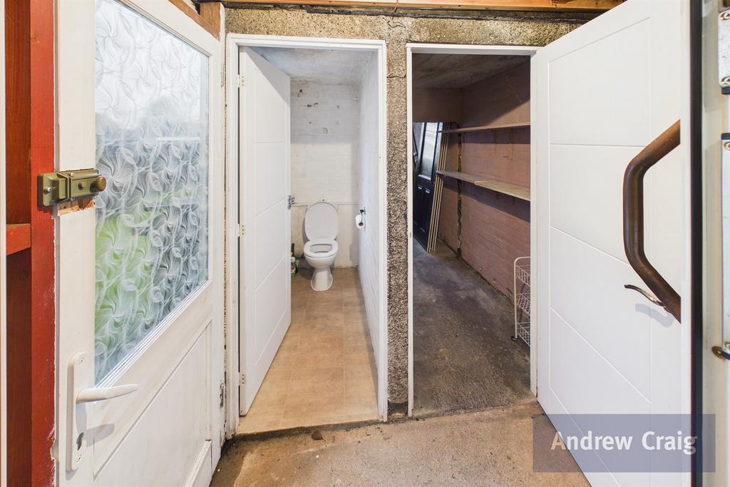 Outhouse/WC