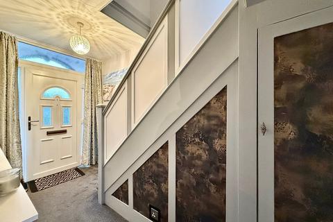 3 bedroom semi-detached house for sale, Dereham Avenue, Ipswich IP3