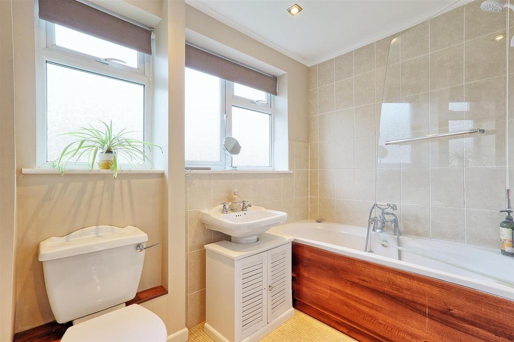 IMG 4520 1 2 easy HDR-interior3.jpg