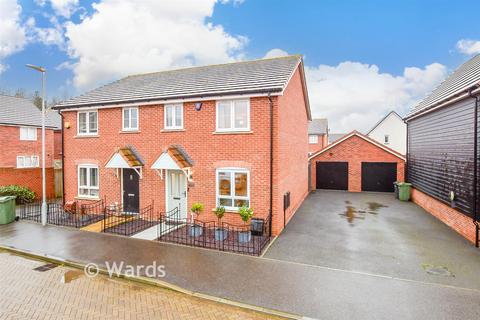 3 bedroom semi-detached house for sale, Saunders Field, Maidstone, Kent