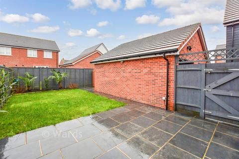 3 bedroom semi-detached house for sale, Saunders Field, Maidstone, Kent