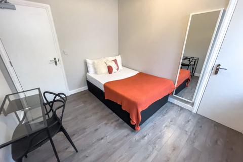 1 bedroom in a house share to rent, Holt Road, L7 2PR,