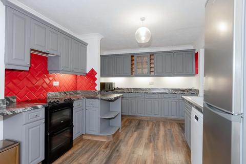 3 bedroom chalet for sale, Beach Green, Shoreham-By-Sea
