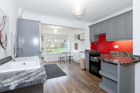 3 bedroom chalet for sale, Beach Green, Shoreham-By-Sea