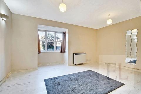 Studio to rent, Ash Walk, Wembley HA0