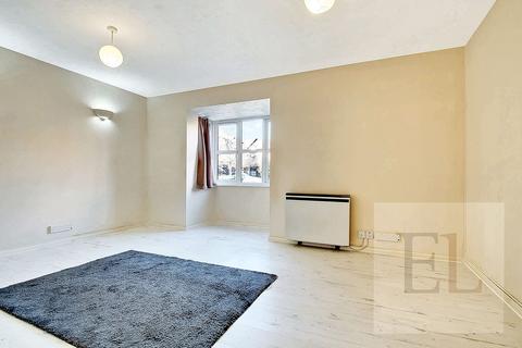 Studio to rent, Ash Walk, Wembley HA0