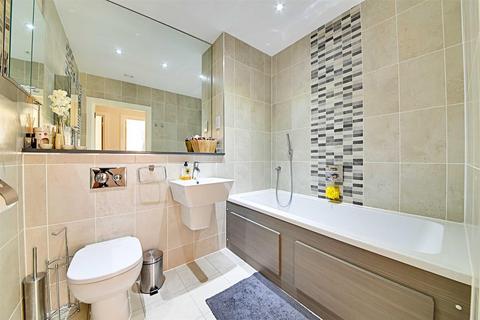 2 bedroom flat to rent, Henry Darlot Drive, Mill Hill