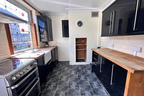 2 bedroom terraced house for sale, Dockfield Road, Shipley