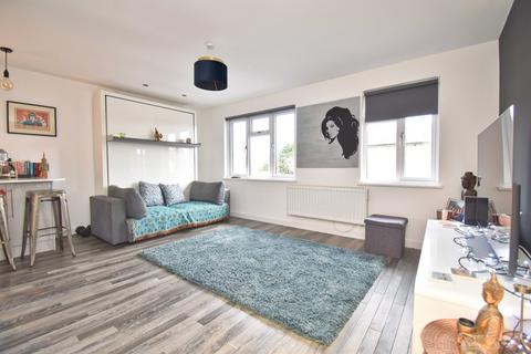 undefined, Russell Road, Walton-on-Thames, KT12