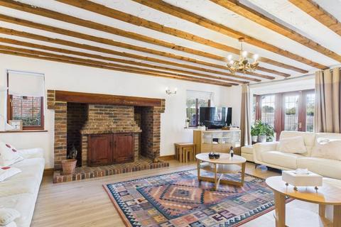 Hill View Road, Wraysbury, Berkshire, TW19