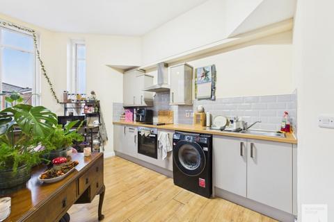 undefined, Apt 4 :: Vernon Street