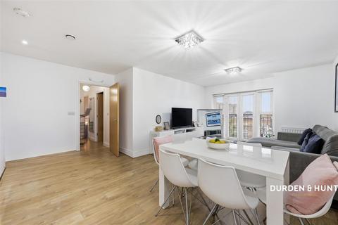 2 bedroom apartment for sale, Stafford Avenue, Riverwood Court, RM11