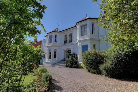 undefined, Warwick New Road, Leamington Spa