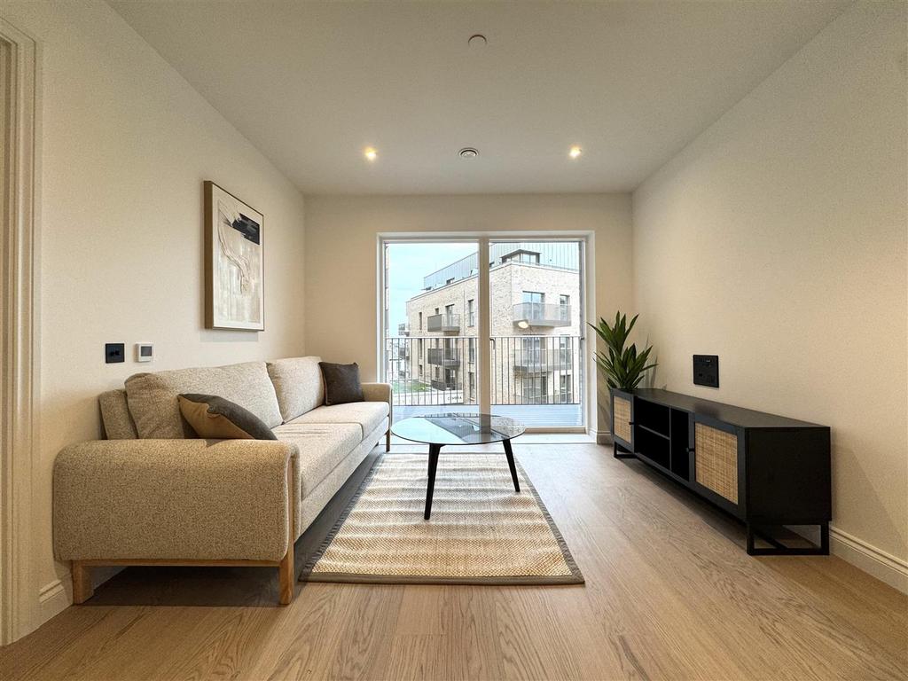 Living Room pic 4.jpeg
