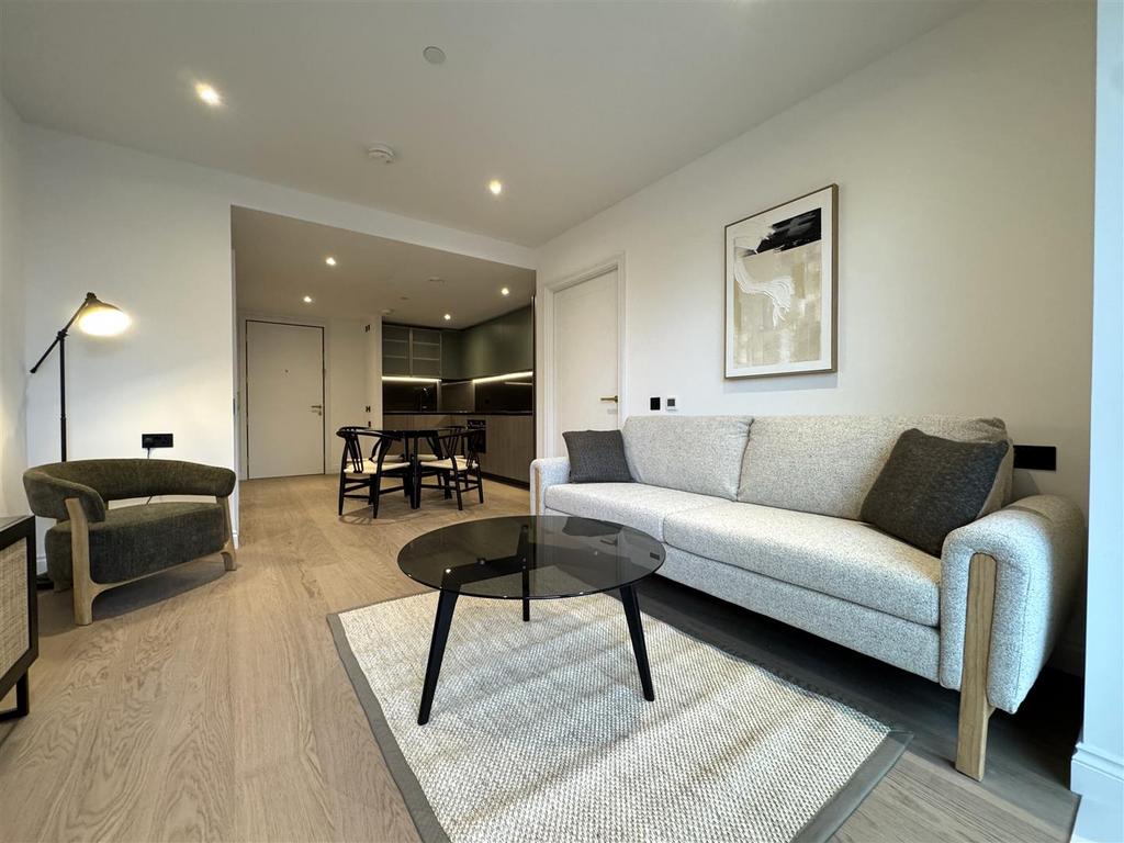 Living Room pic 14.jpeg
