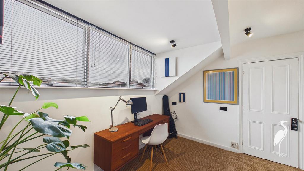 Bedroom 5/Office