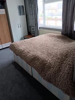 1 bedroom in a house share to rent, Cambria Close, Hounslow TW3