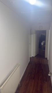 1 bedroom in a house share to rent, Cambria Close, Hounslow TW3