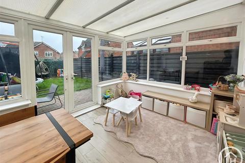 2 bedroom semi-detached house for sale, Burkestone Close, Sittingbourne, ME10