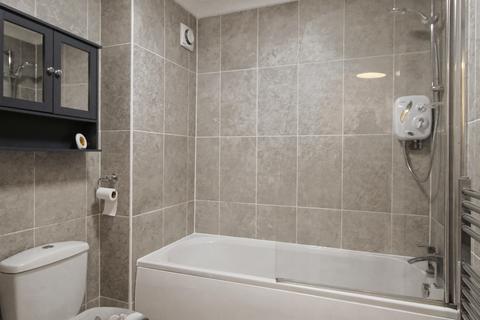 1 bedroom flat to rent, Castleview Road, Weybridge KT13