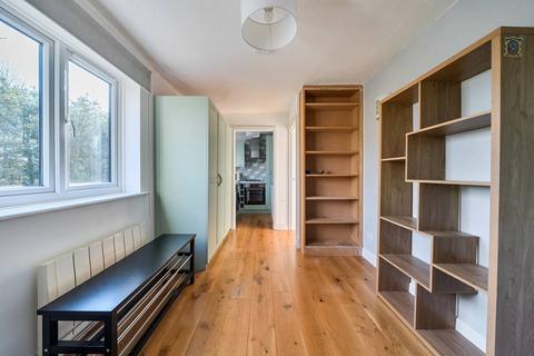 Studio to rent, Azalea Close, Hanwell, London, W7