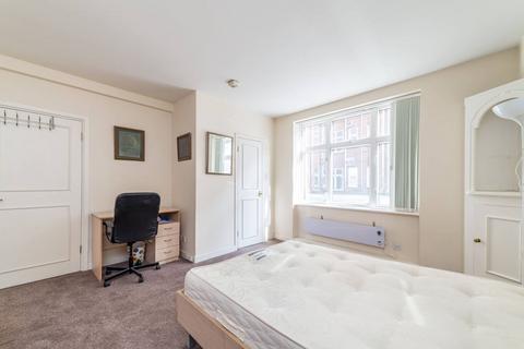 Studio for sale, Fetter Lane, City, London, EC4A