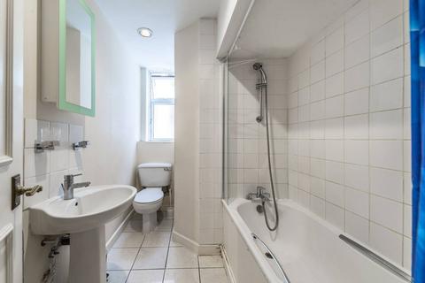 Studio for sale, Fetter Lane, City, London, EC4A