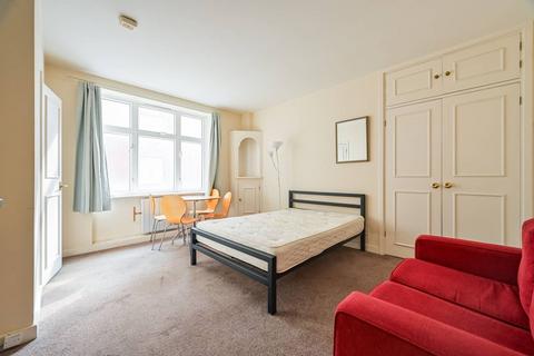 Studio for sale, Fetter Lane, City, London, EC4A
