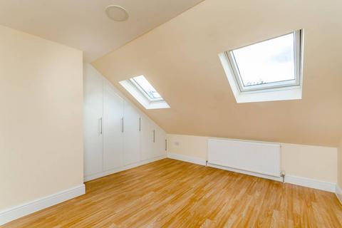 5 bedroom terraced house to rent, Swaffield Road, Earlsfield, London, SW18
